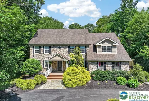 121 Chatham Hill Rd, Stroudsburg, PA 18360