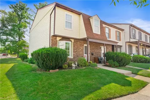13 Lexington Ct, Easton, PA 18040