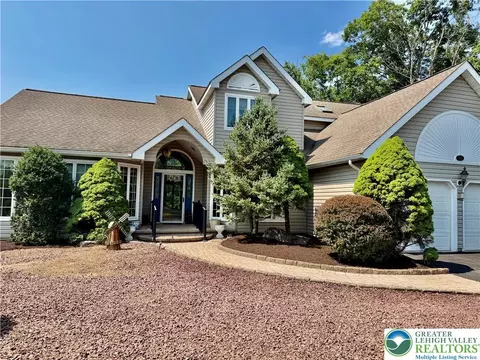555 Eagle Dr, East Stroudsburg, PA 18302