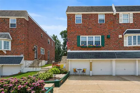 9916 Canterbury Rd, Philadelphia, PA 19114