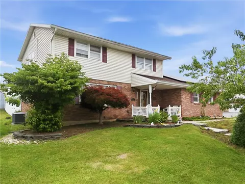 3303 Barklay Rd, Hokendauqua, PA 18052