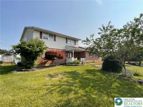 3303 Barklay Rd, Hokendauqua, PA 18052