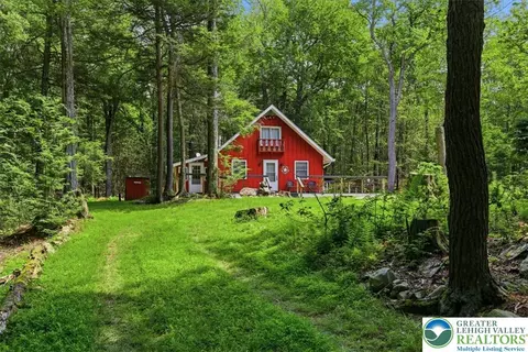 2536 Sprucewood Rd, Pocono Lake, PA 18347