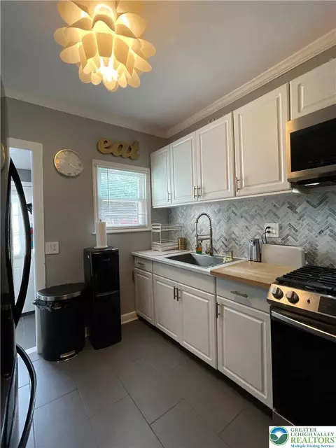 320 E Union Blvd, Bethlehem, PA 18018 photo 6