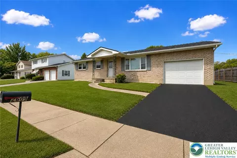 2609 Lynnhurst Dr, Bethlehem, PA 18017