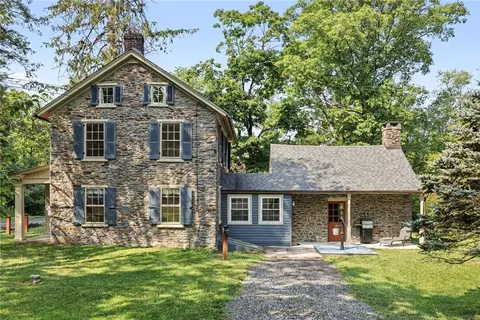 1067 W Thatcher Rd, Quakertown, PA 18951