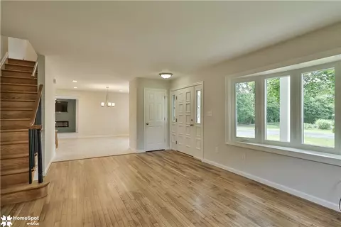 Living - 919 Point Phillips Rd, Bath, PA 18014 photo 2 of 6