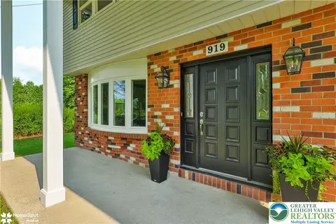 Exterior - 919 Point Phillips Rd, Bath, PA 18014 photo 3 of 11