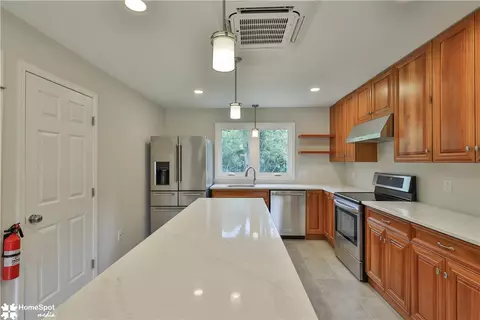 Kitchen - 919 Point Phillips Rd, Bath, PA 18014 photo 4 of 6