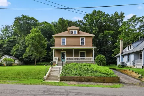63 Oak St, Delaware Water Gap, PA 18327