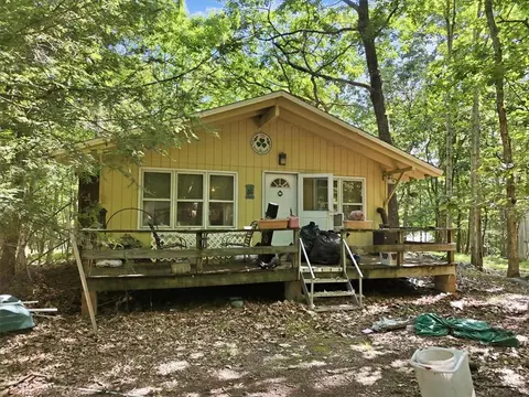 5501 Gingerbread Ln, East Stroudsburg, PA 18302