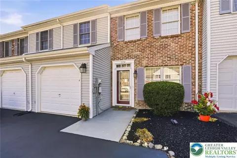 124 Brookfield Dr, Macungie, PA 18062