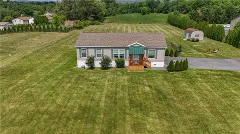4452 W Mountain View Dr, Walnutport, PA 18088