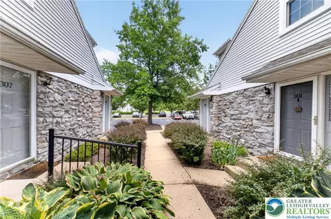 306 Mews Dr, Sellersville, PA 18960