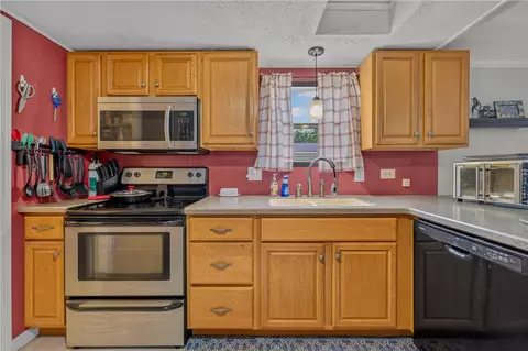 Kitchen - 273 Pine Cone Ct, Bath, PA 18014 photo 3 of 4