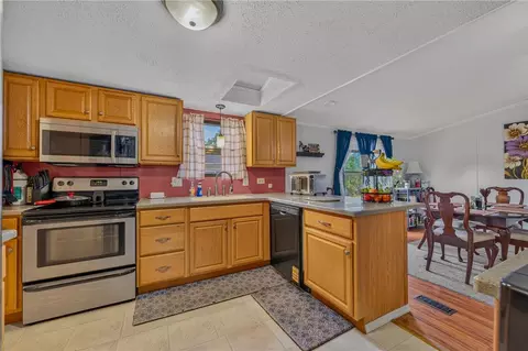 Kitchen - 273 Pine Cone Ct, Bath, PA 18014 photo 2 of 4