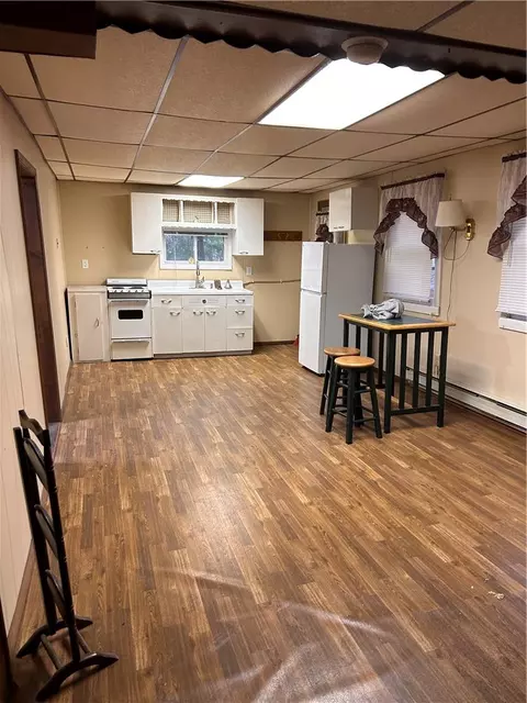 Kitchen - 1507 Upper Valley Rd, Effort, PA 18330 photo 2 of 2