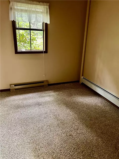 Bedroom - 1507 Upper Valley Rd, Effort, PA 18330 photo 2 of 2