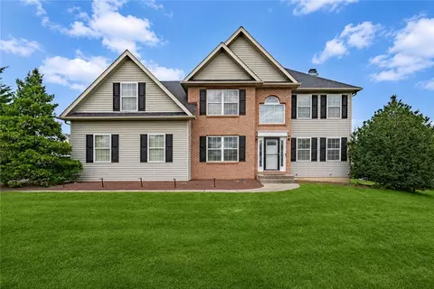 413 Quail Dr, Allentown, PA 18104