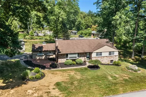 3598 Laurel Ln, Center Valley, PA 18034