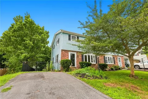 4250 Iroquois St, Schnecksville, PA 18078