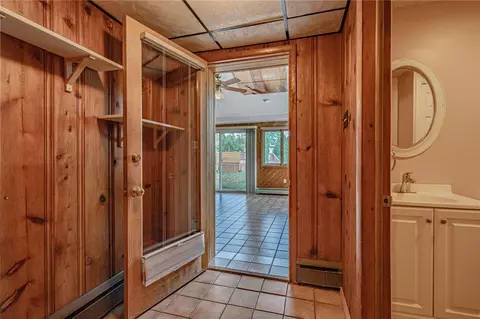 Entry Way - 172 Grouse Dr, Bath, PA 18014 photo 2 of 4