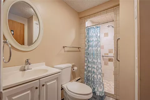 Bath - 172 Grouse Dr, Bath, PA 18014 photo 2 of 2