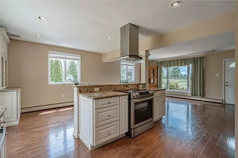 Kitchen - 172 Grouse Dr, Bath, PA 18014 photo 3 of 5