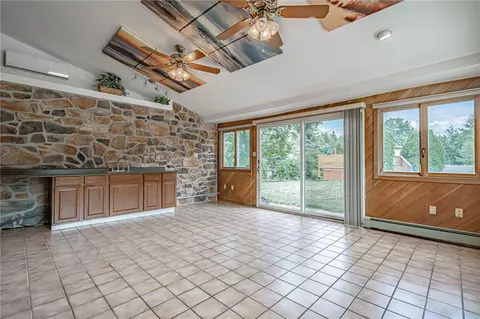 Living - 172 Grouse Dr, Bath, PA 18014 photo 7 of 8