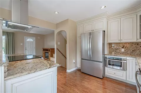 Kitchen - 172 Grouse Dr, Bath, PA 18014 photo 4 of 5