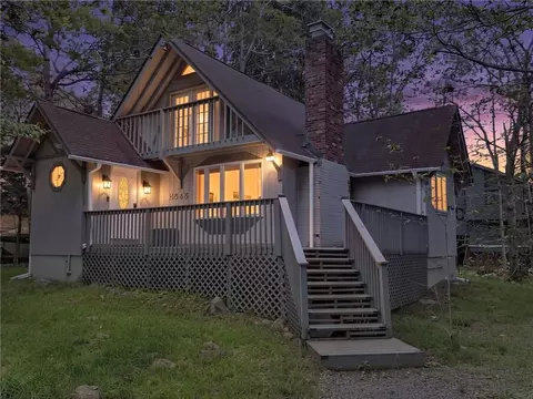 968 Country Place Dr, Coolbaugh Twp, PA 18466