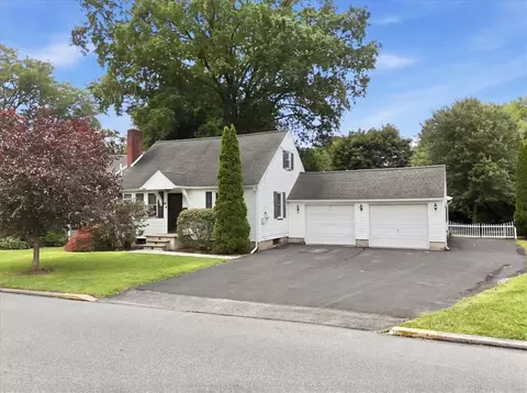 467 8th St, Stroudsburg, PA 18360