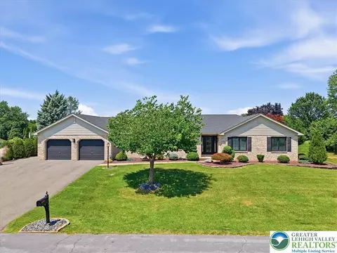 4652 Willow Ln, Nazareth, PA 18064
