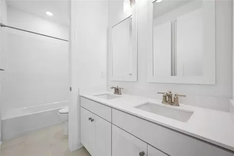 Bath - 5713 Frederick Dr, East Allen Twp, PA 18017 photo 4 of 7