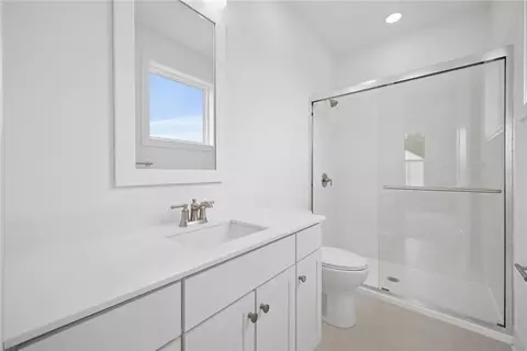 Bath - 5713 Frederick Dr, East Allen Twp, PA 18017 photo 3 of 7
