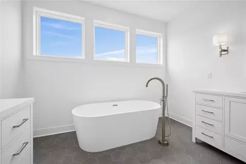 Bath - 5713 Frederick Dr, East Allen Twp, PA 18017 photo 5 of 7