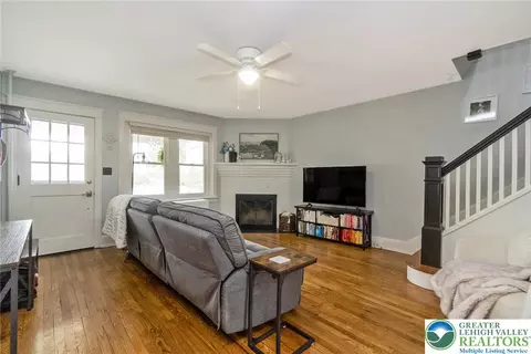 Living - 719 Spring St, Bethlehem, PA 18018 photo 2 of 3