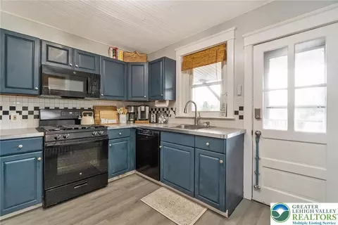 Kitchen - 719 Spring St, Bethlehem, PA 18018 photo 3 of 7