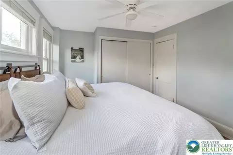Bedroom - 719 Spring St, Bethlehem, PA 18018 photo 4 of 8