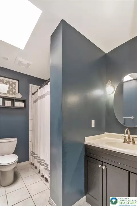 Bath - 719 Spring St, Bethlehem, PA 18018 photo 2 of 3
