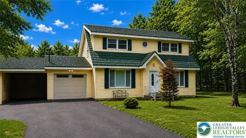 77 Caedman Dr, Albrightsville, PA 18210