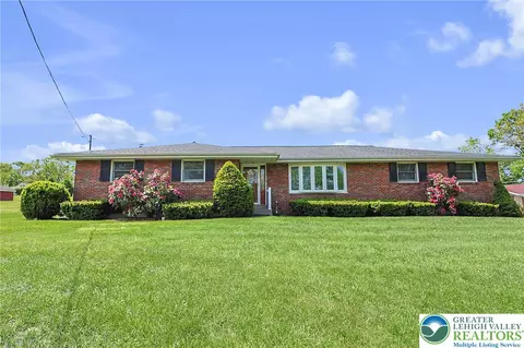 1004 Maple St, Pottsville, PA 17901