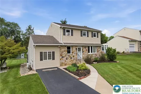 1385 Woodmere Rd, Pottstown, PA 19464