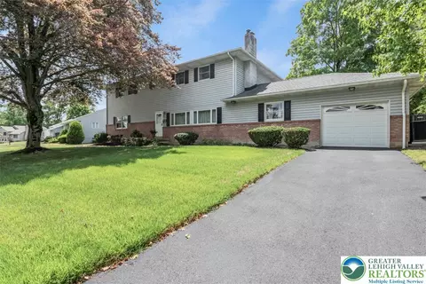 346 N 7th St, Coopersburg, PA 18036