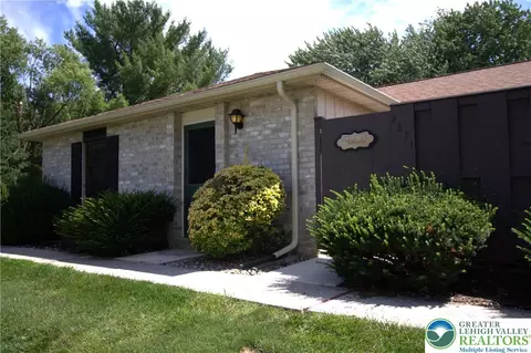 2871 Springhaven Pl, Macungie, PA 18062