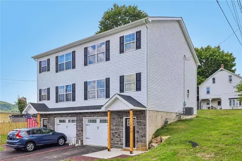 122 N 2nd St, Emmaus, PA 18049