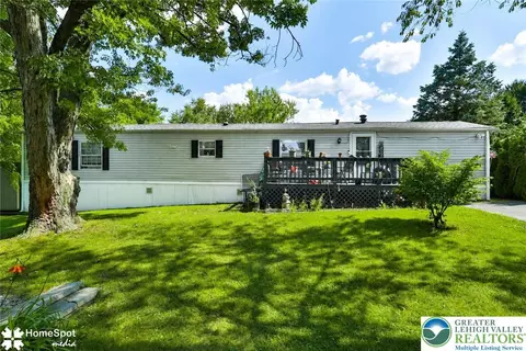3461 Wolf Pack Dr, Orefield, PA 18069