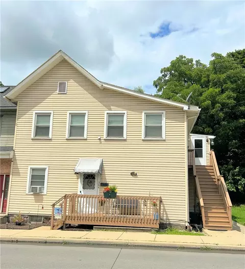 364 S 1st St, Bangor, PA 18013