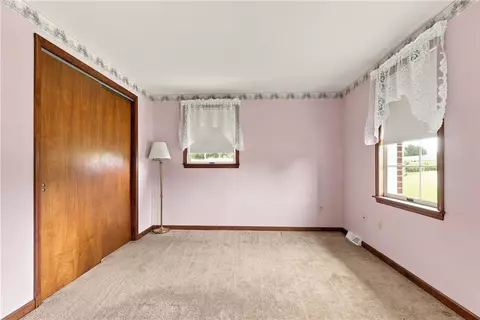 Bedroom - 6090 Stone Post Rd, Bath, PA 18014 photo 6 of 8