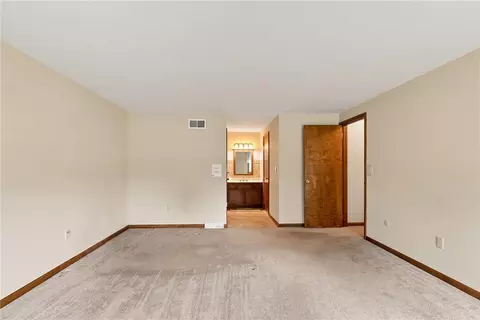 Bedroom - 6090 Stone Post Rd, Bath, PA 18014 photo 1 of 8
